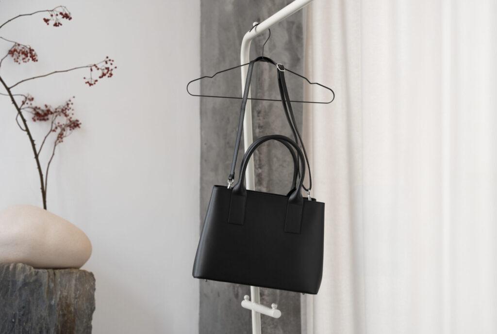 Kabelky ze ZARY kombinují moderní trendy a praktický design, který doplní každý outfit.