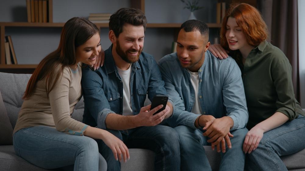 Telefon na splátky pro dlužníky je dražší než pro lidi s dobrou bonitou. Důvodem je vyšší úroková sazba a poplatky.